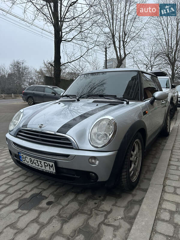 Mini Hatch (2004)
