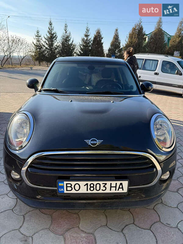 Mini Hatch (2017)