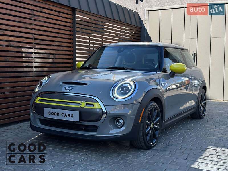 Mini Hatch (2020)