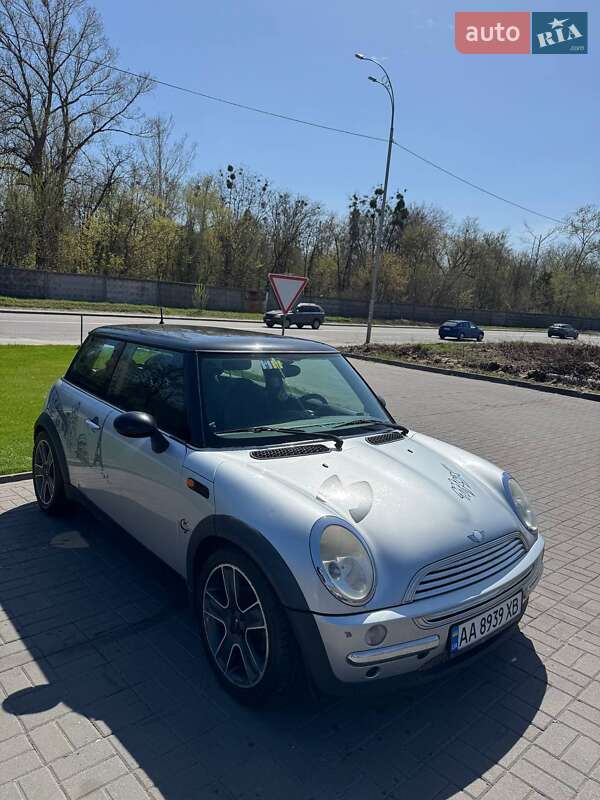 Mini Hatch (2001)