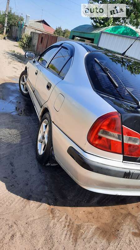Mitsubishi Carisma (2001)