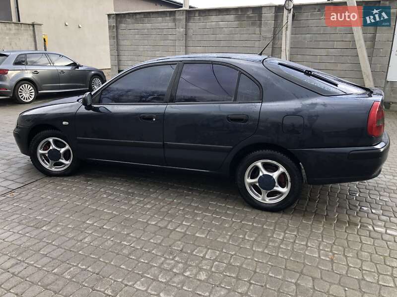 Mitsubishi Carisma (2000)