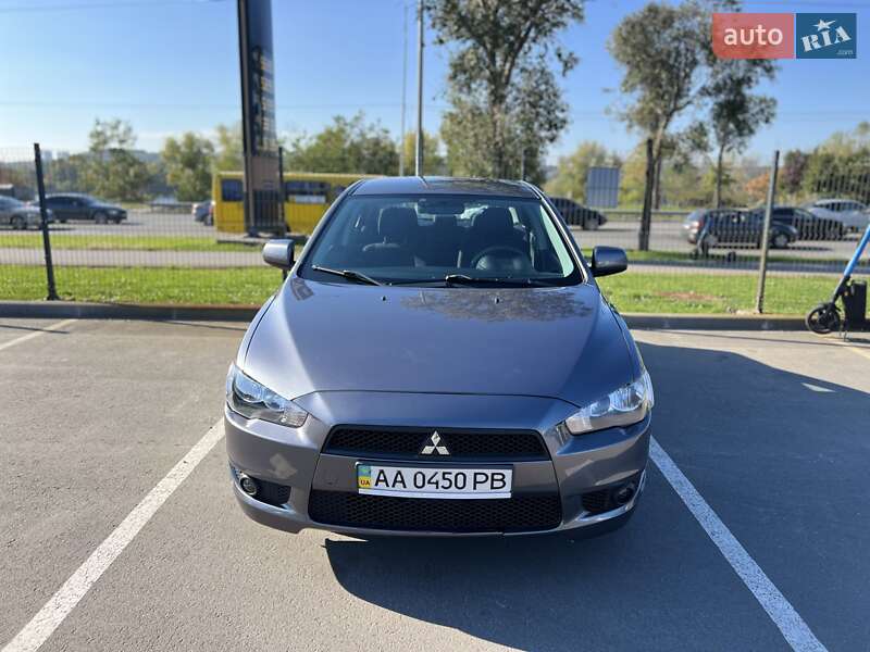 Mitsubishi Lancer (2011)