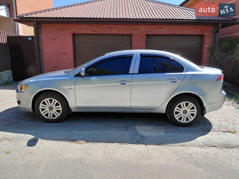 Mitsubishi Lancer (2010)