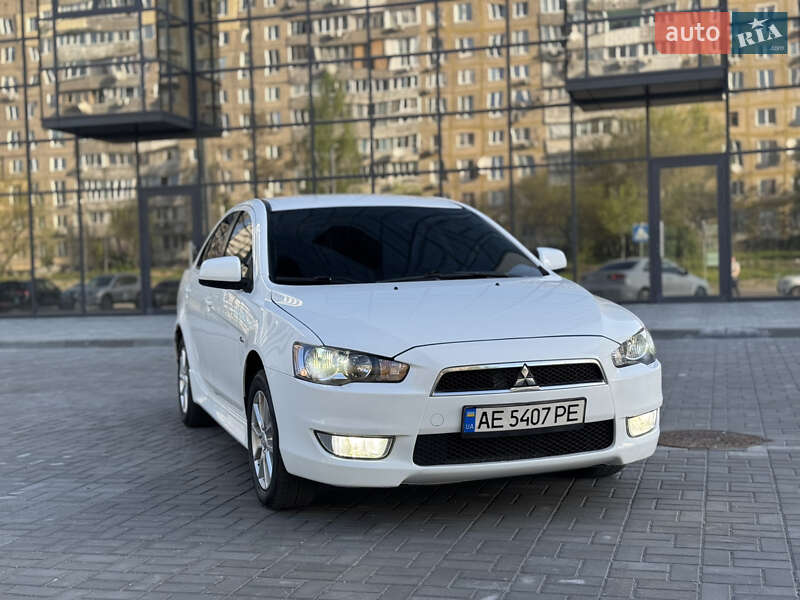 Mitsubishi Lancer (2015)