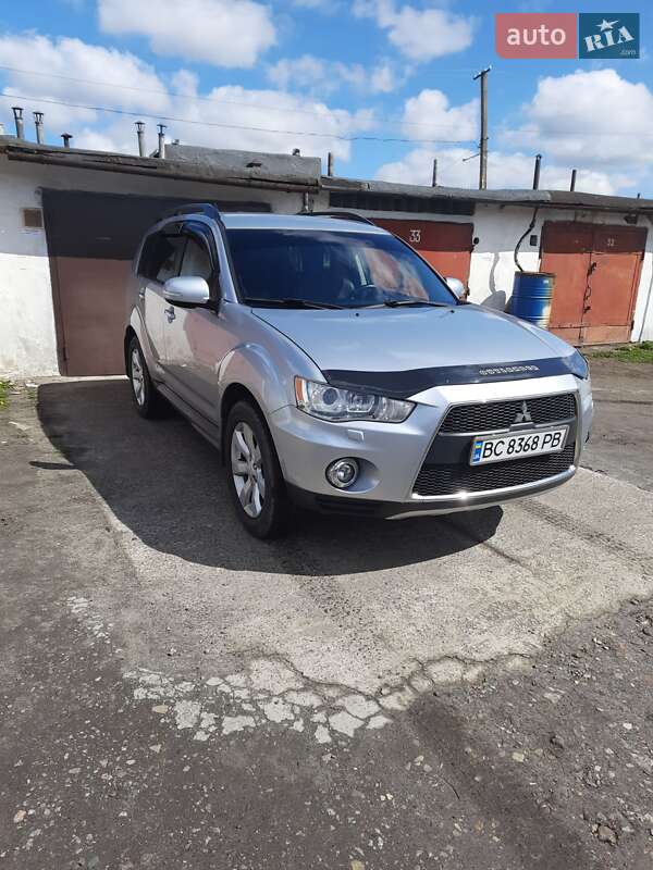 Mitsubishi Outlander xl (2012)