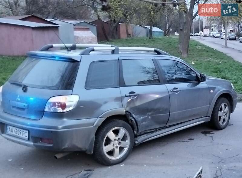 Mitsubishi Outlander (2009)