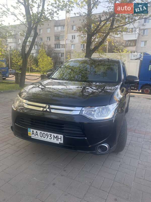 Mitsubishi Outlander (2015)