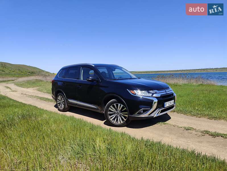 Mitsubishi Outlander (2020)