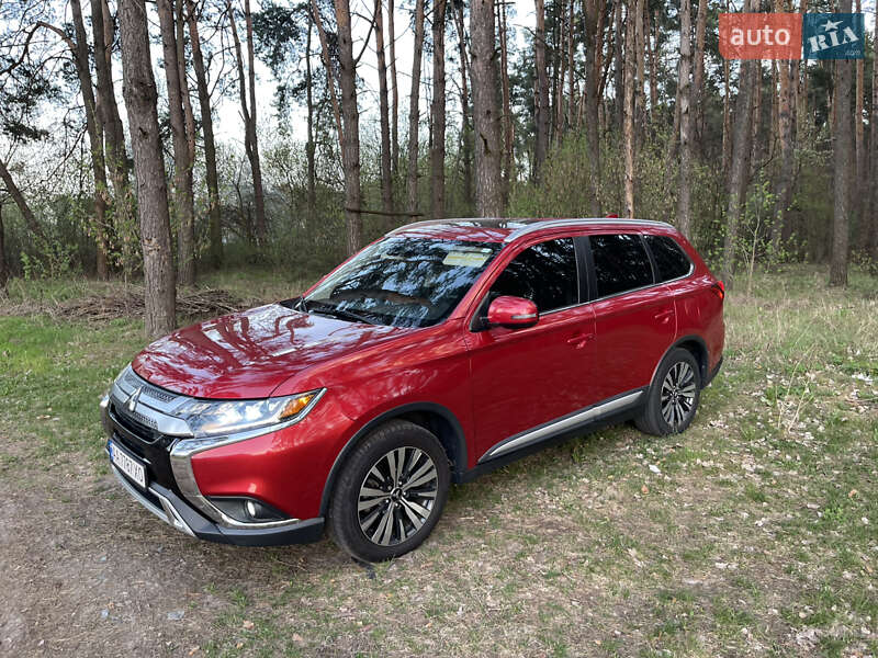 Mitsubishi Outlander (2019)