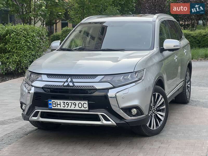 Mitsubishi Outlander (2020)