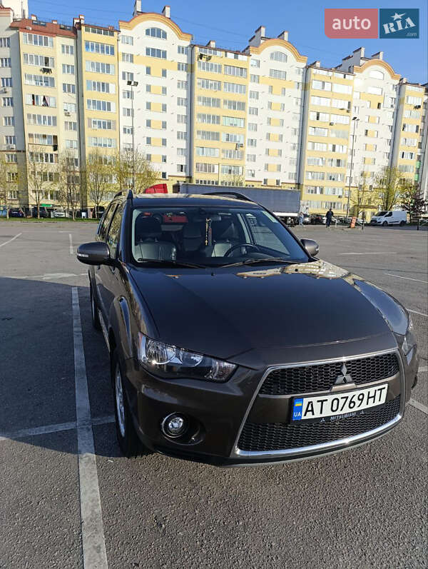 Mitsubishi Outlander (2011)