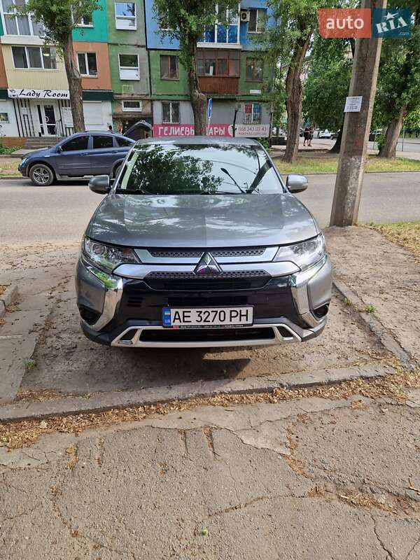 Mitsubishi Outlander (2021)