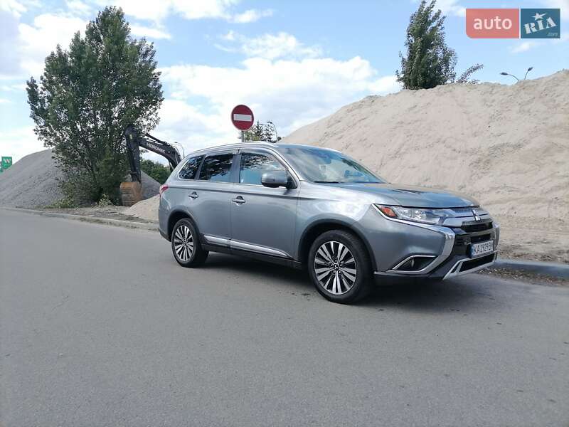 Mitsubishi Outlander (2019)