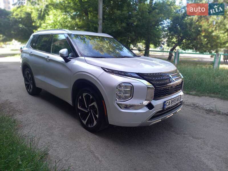 Mitsubishi Outlander (2022)