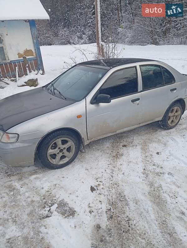 Nissan Almera (1996)