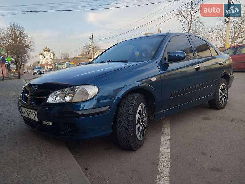 Nissan Almera (2001)