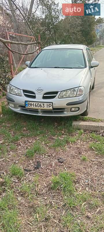 Nissan Almera (2001)