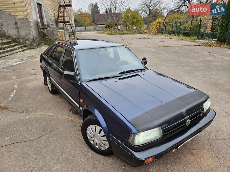 Nissan Bluebird (1990)