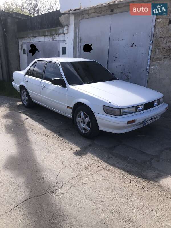 Nissan Bluebird (1989)