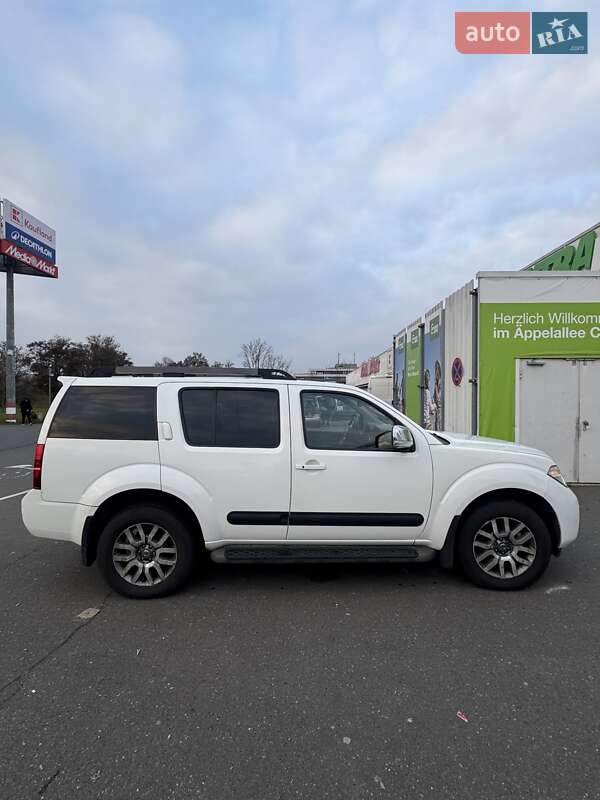 Nissan Pathfinder (2010)