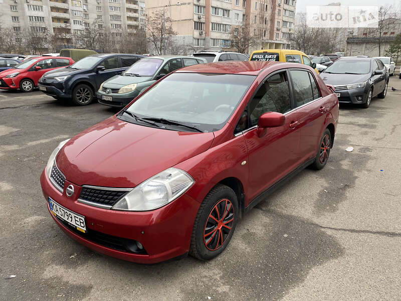 Nissan Tiida (2008)