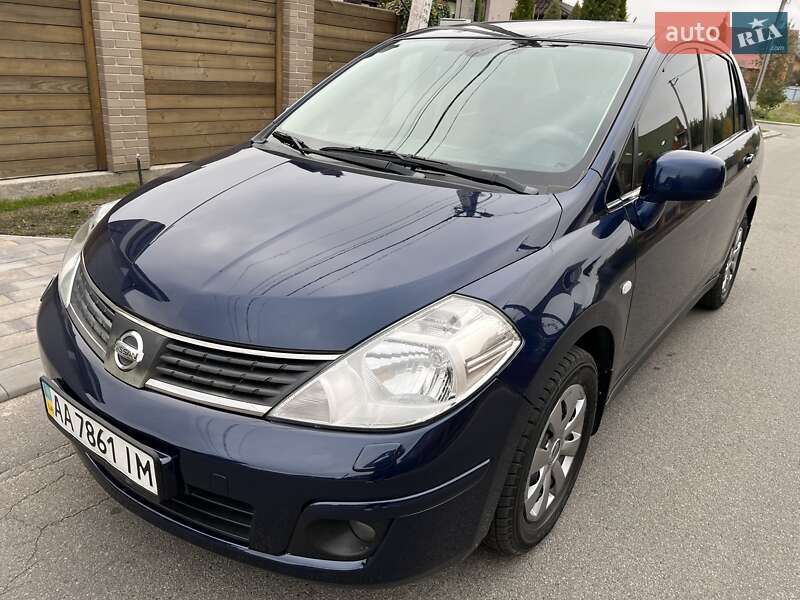 Nissan Tiida (2010)