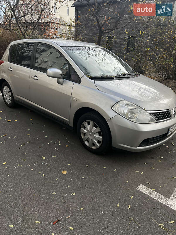 Nissan Tiida (2007)