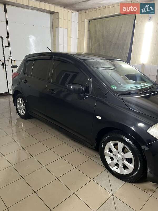 Nissan Tiida (2008)