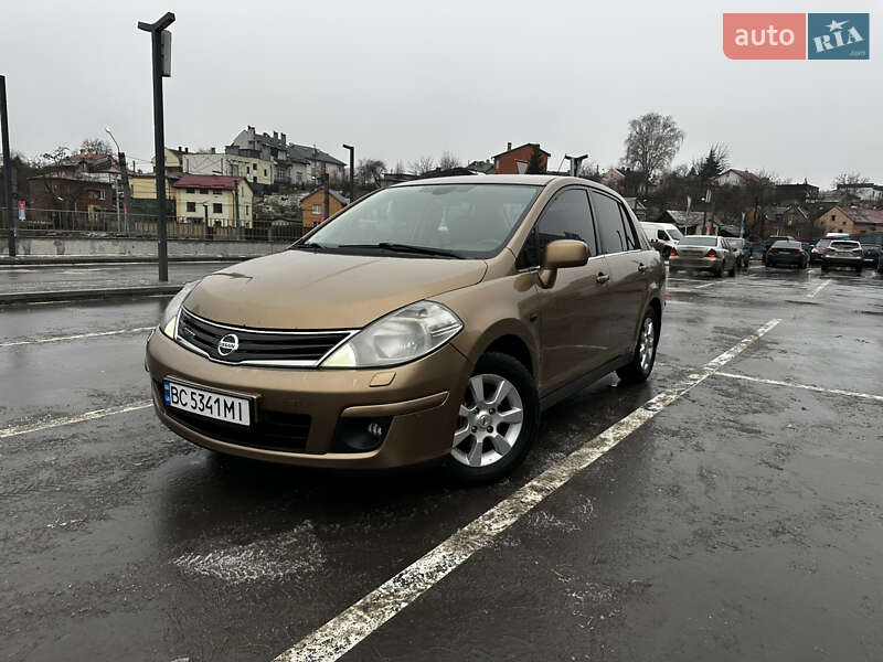 Nissan Tiida (2008)