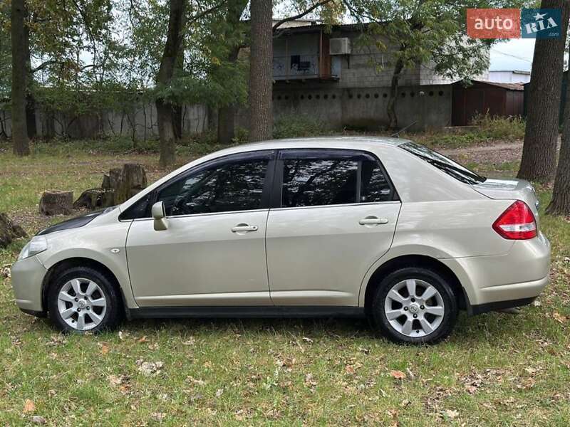 Nissan Tiida (2007)