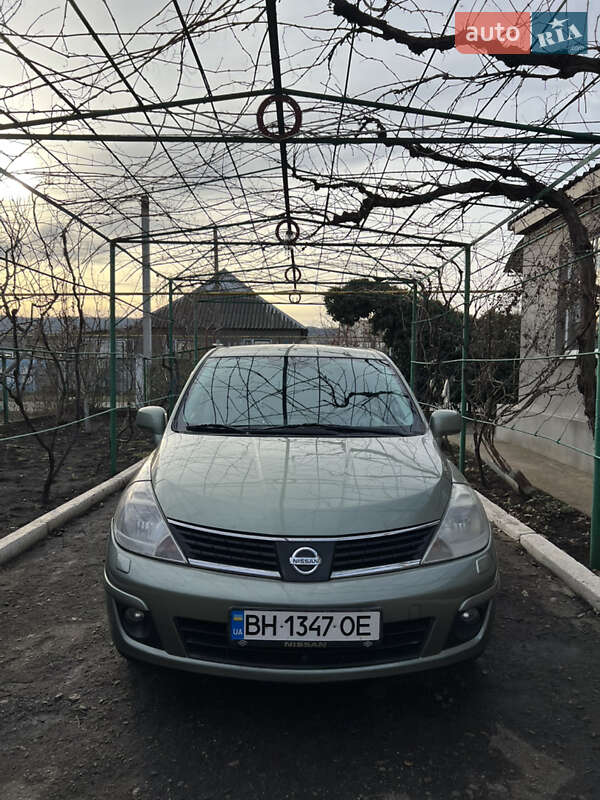 Nissan Tiida (2008)