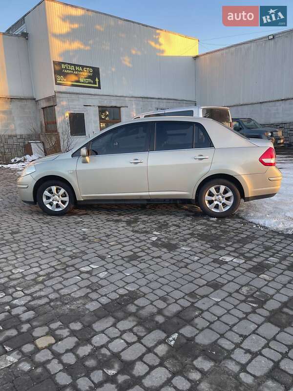 Nissan Tiida (2008)