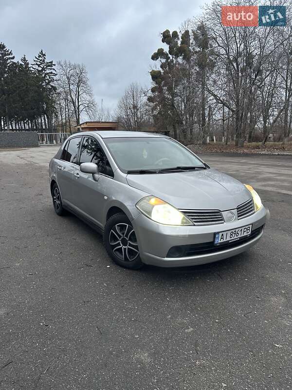 Nissan Tiida (2007)