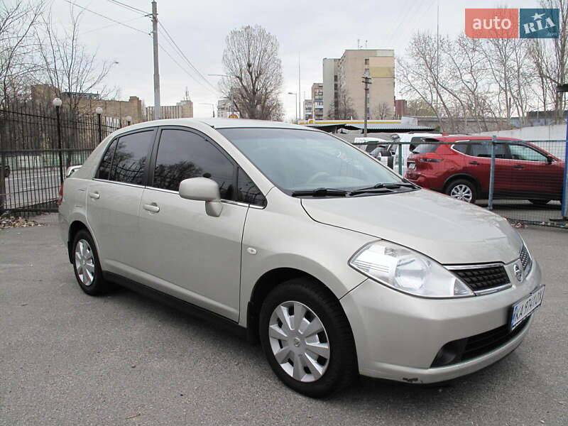 Nissan Tiida (2008)