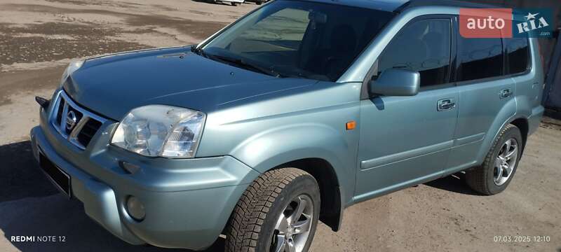 Nissan X-trail (2003)