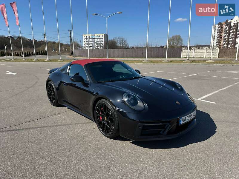 Porsche 911 (2024)