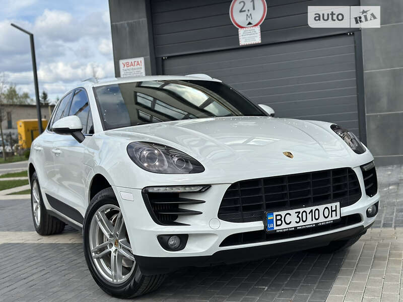 Porsche Macan (2016)