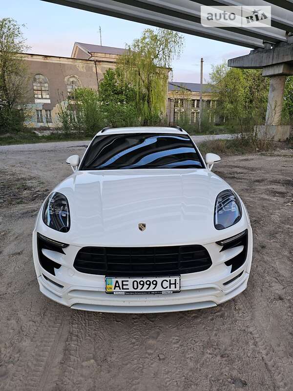 Porsche Macan (2016)