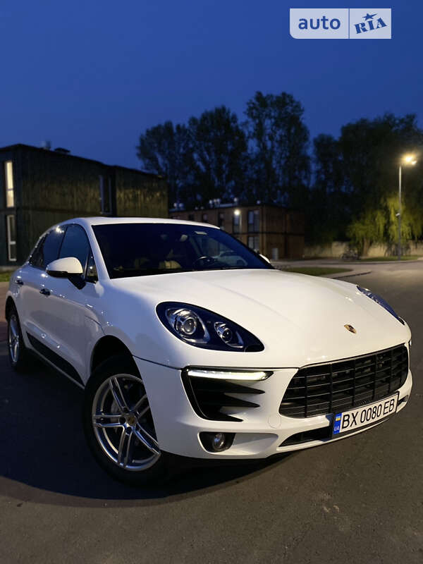 Porsche Macan (2016)