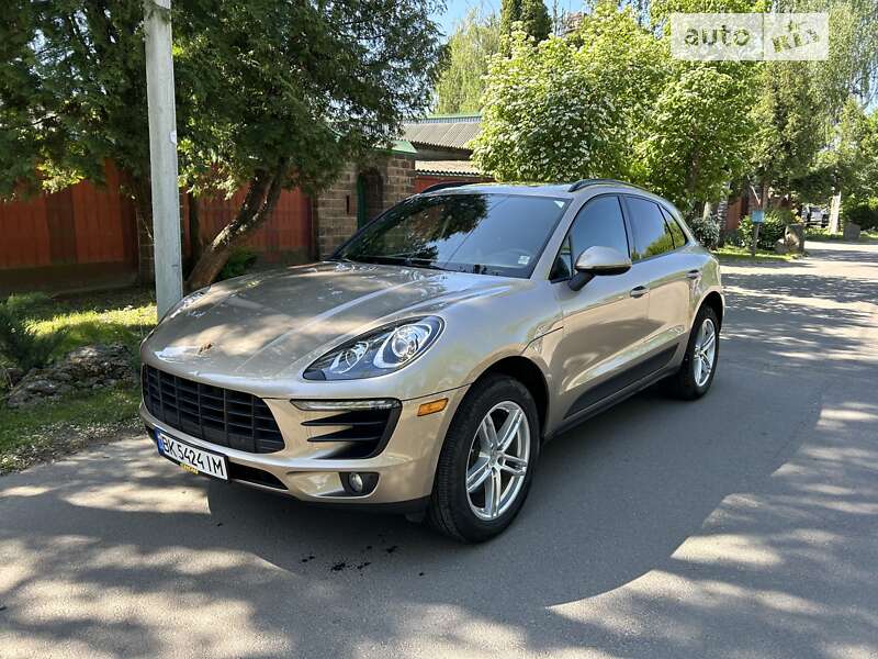 Porsche Macan (2016)