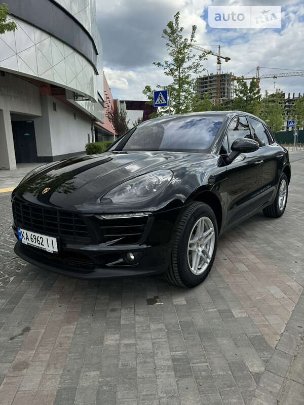 Porsche Macan (2016)