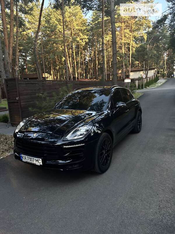 Porsche Macan gts (2016)
