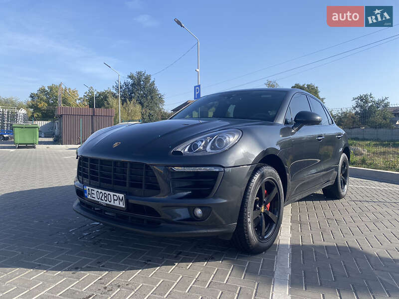 Porsche Macan (2016)