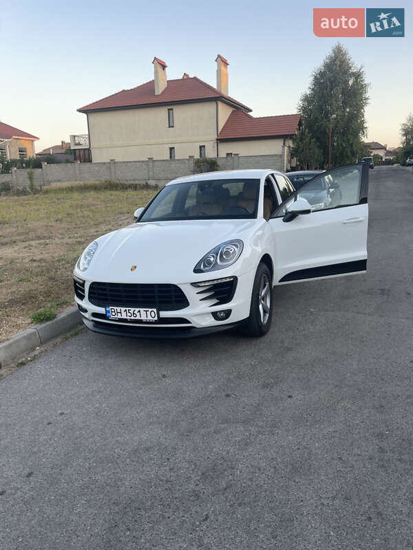 Porsche Macan (2016)