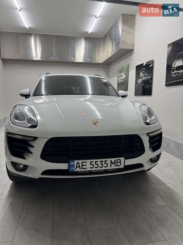 Porsche Macan (2016)