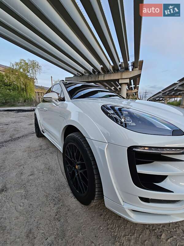 Porsche Macan (2016)