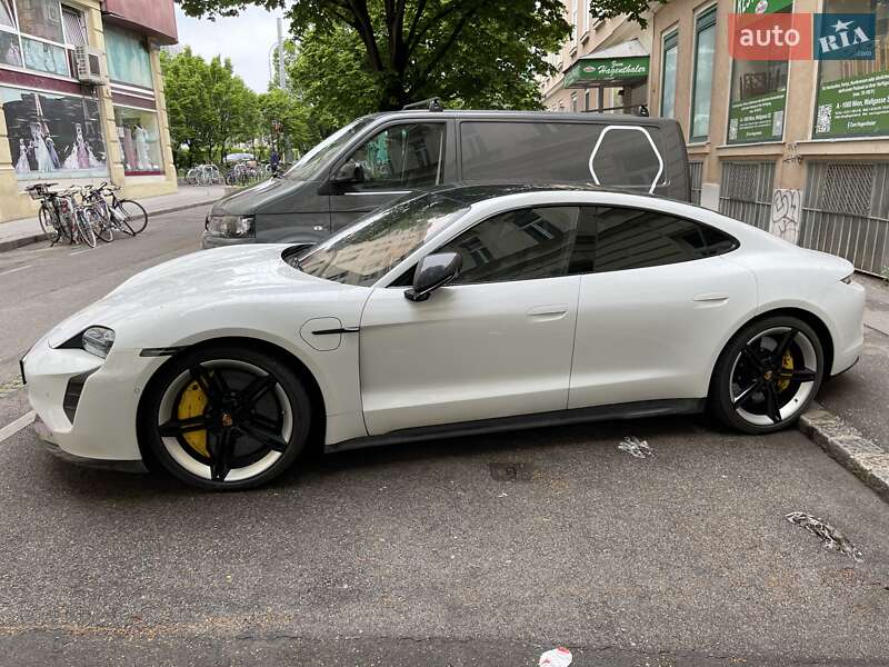 Porsche Taycan (2020)