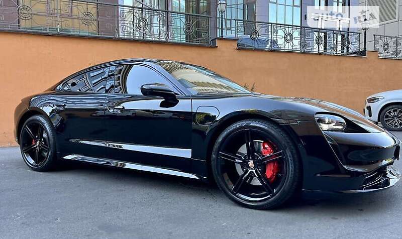 Porsche Taycan (2021)