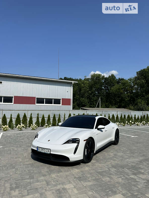 Porsche Taycan (2021)